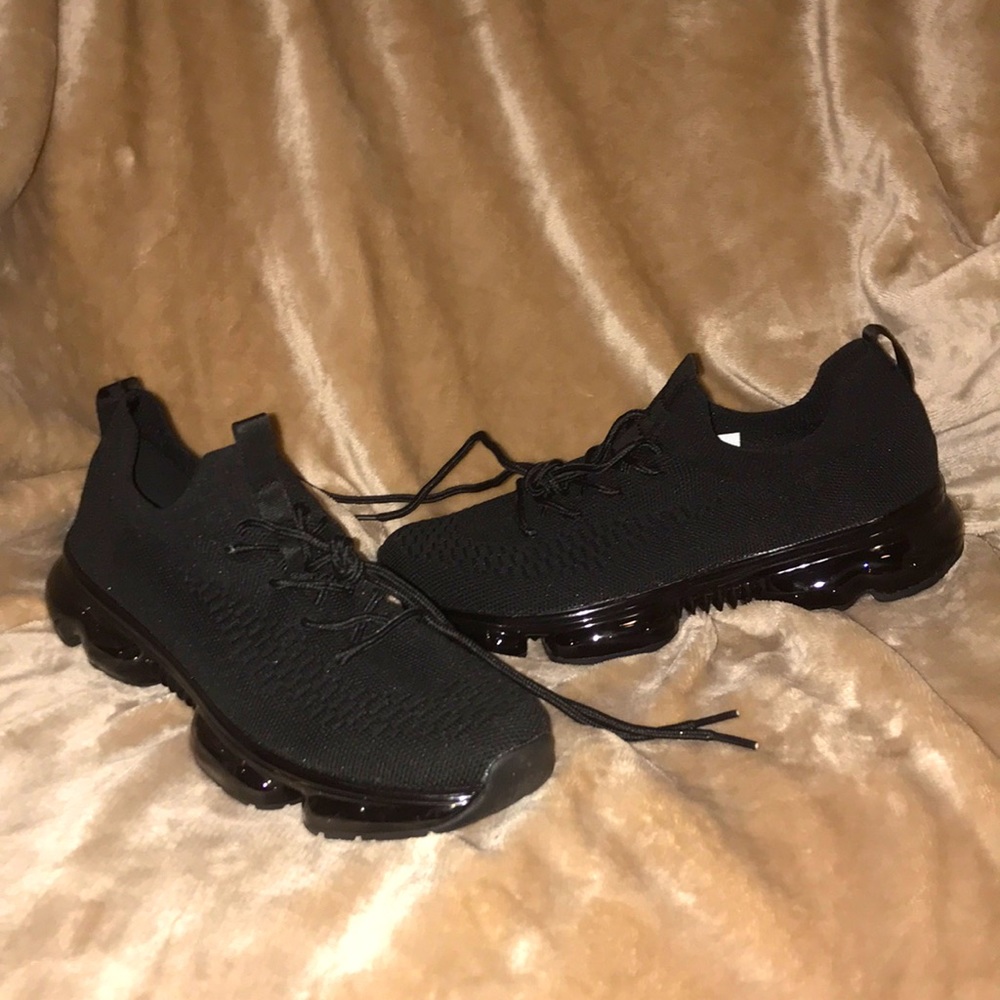 Black tennis shoes by Air Underground size 7
